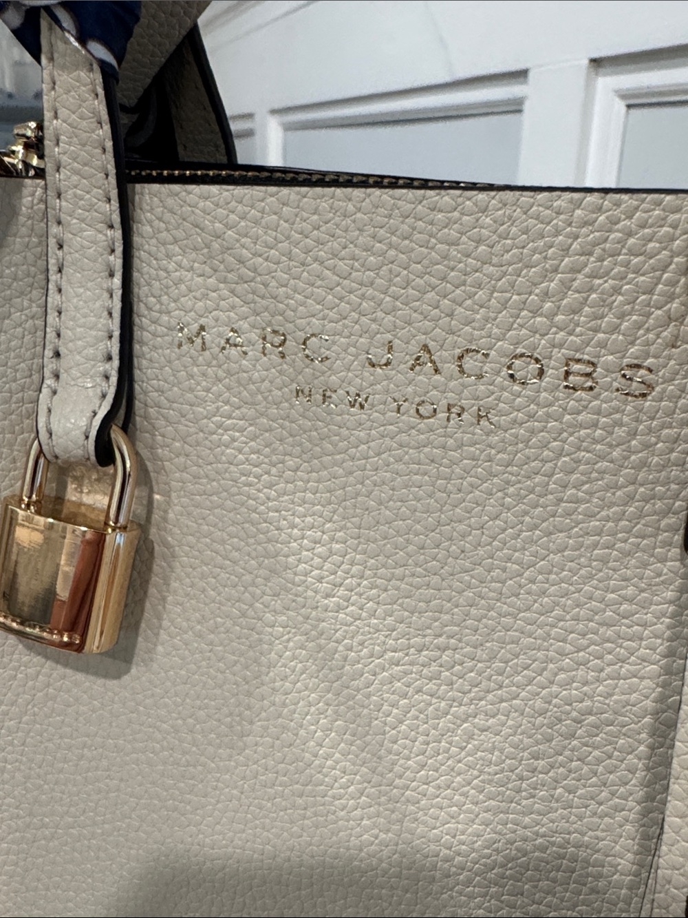 Marc Jacobs Bag Mini Grind Cream Leather Tote Crossbody with Navy Scarf - Picture 6 of 17
